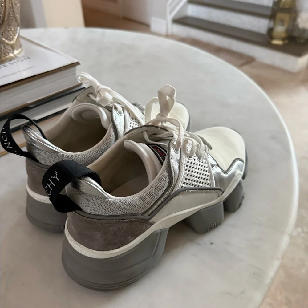 GIVENCHY Jaw Low-Top Sneakers - Picture 12 of 16